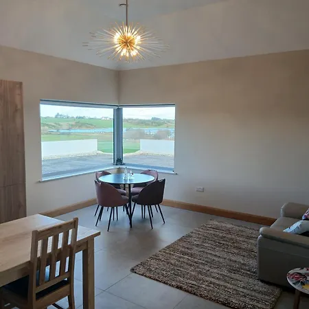 Maisie And Bea's Nyaraló *